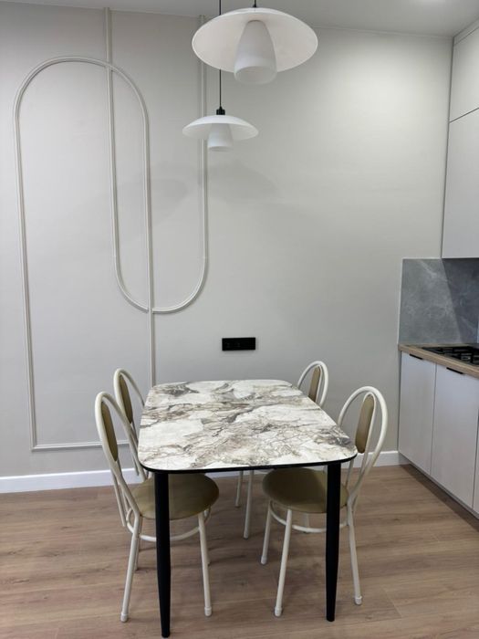 Продам комплект стола со стульями