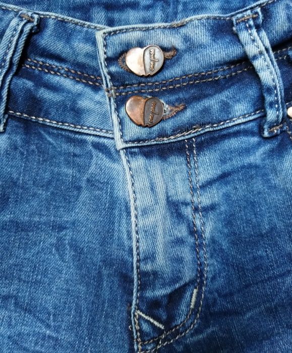 Дамски дънки с кафеви кожени елементи по джобовите