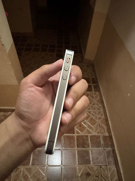 Iphone 4s , 8gb.