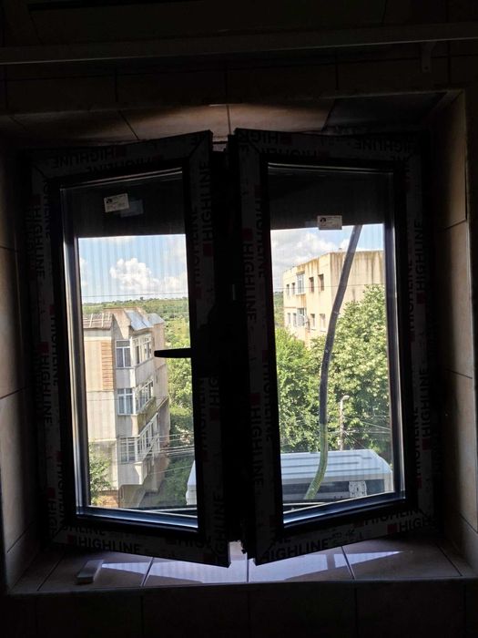 Feareastra termopan culoarea venghe.