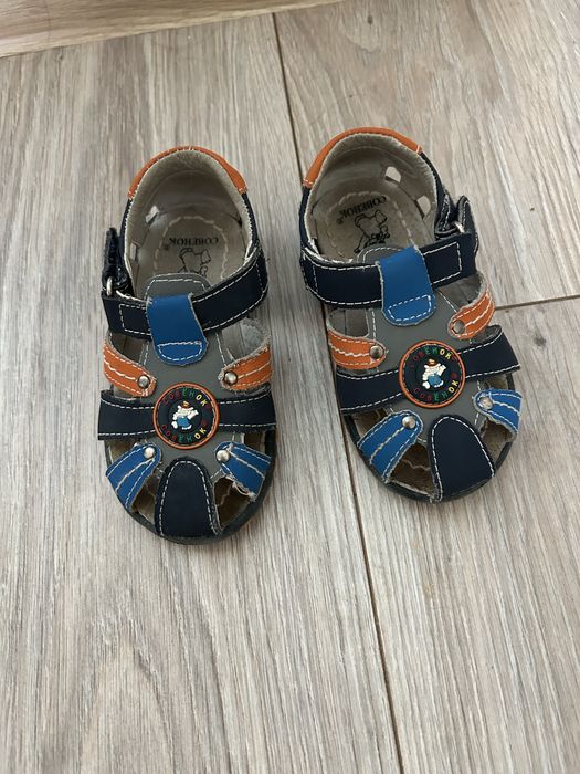 Продам детские сандали