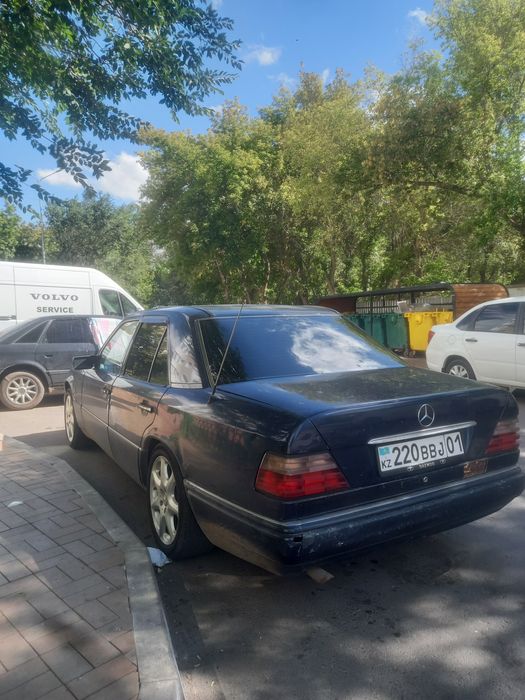 Продам машину мерс ешка 95г е220