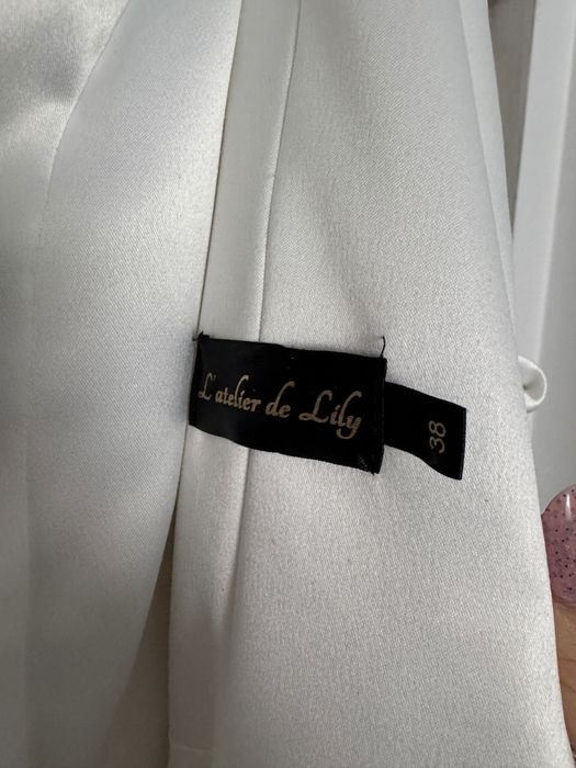 Rochita Mireasa ,purtata o singura data