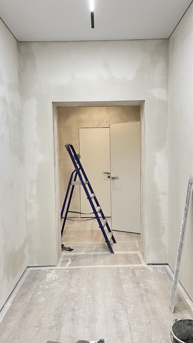 Поклейка обоев. Выравнивание стен.