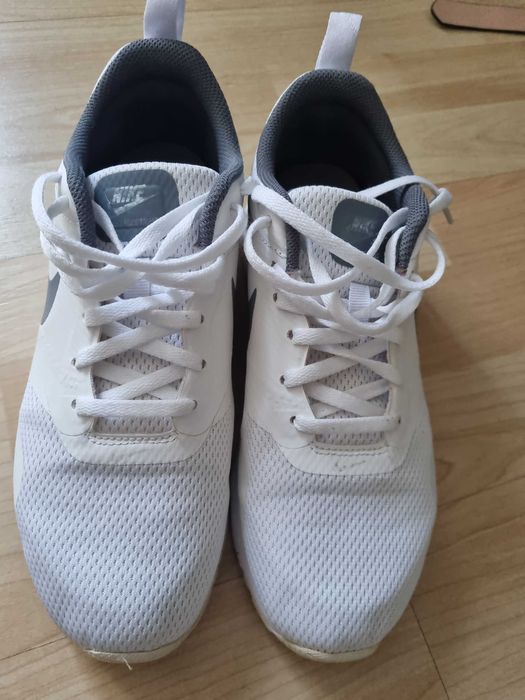 Спортни обувки Air Max Tavas в сиви нюанси