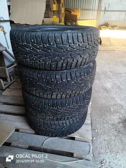 Продам зимнию резину комплект 205/55/R16