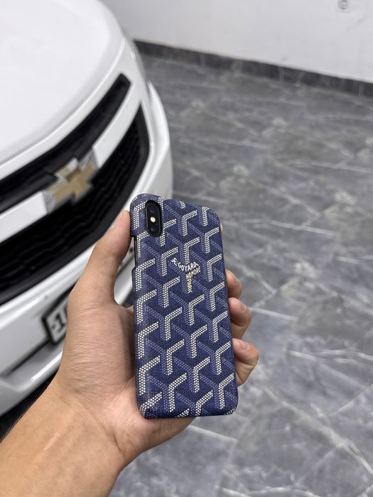 Iphone x aybi bor arzonga bervoraman 700.00bolishi shu