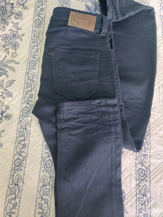 Jeans Diesel , model Thavar, mărimea 28, noi