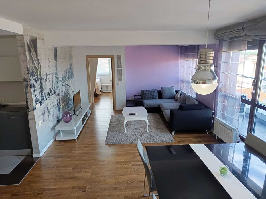 Дава се под наем Тристаен апартамент в София, Оборище - 165 кв.м за 1500 € - Снимка #2