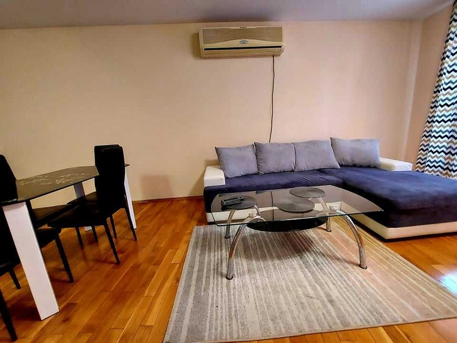 Дава се под наем Двустаен апартамент в Бургас, Център - 75 кв.м за 225 € - Снимка #1