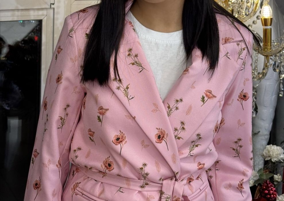 Женский пиджак розовый