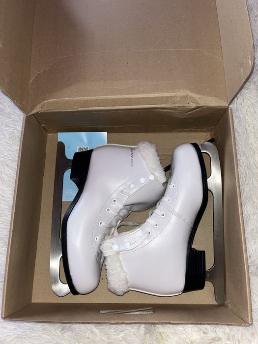 продам новые женские коньки