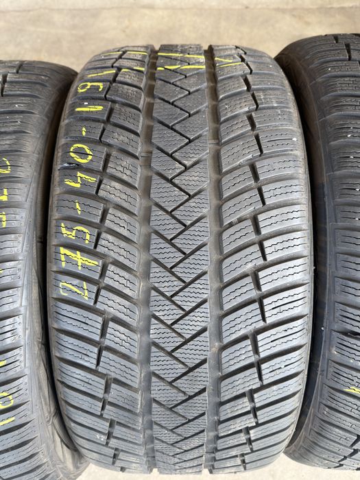 Vand set anvelope 245/45/19-275/40/19 vredestein de iarnă ca noi