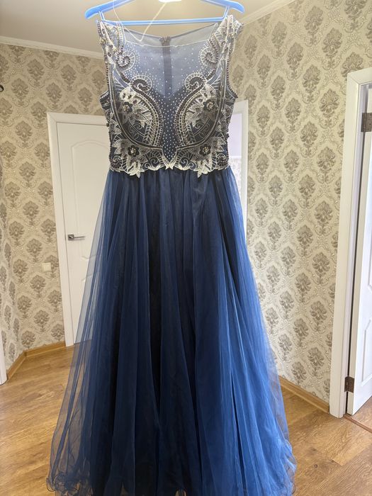 Платье на выпускной , на вечер