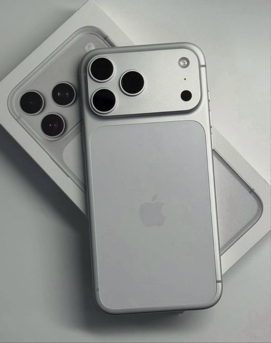 Iphone 17 pro white