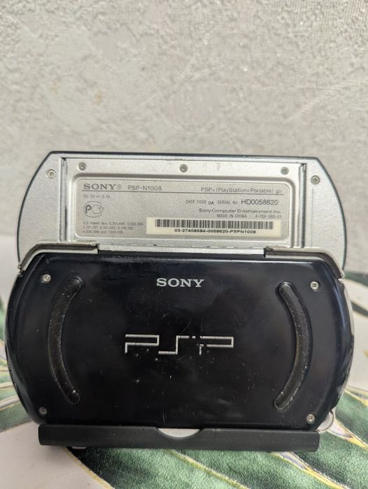 Psp go, с чехлом и шнуром
