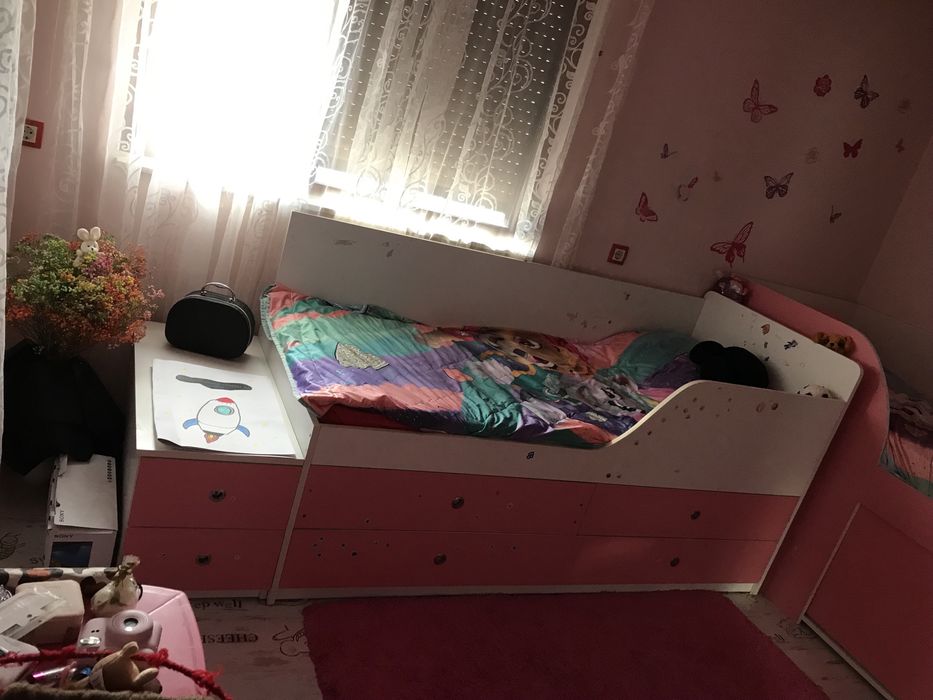 Мебели за детска стая;две креватчета с матрак,Гардероб,може и ламината