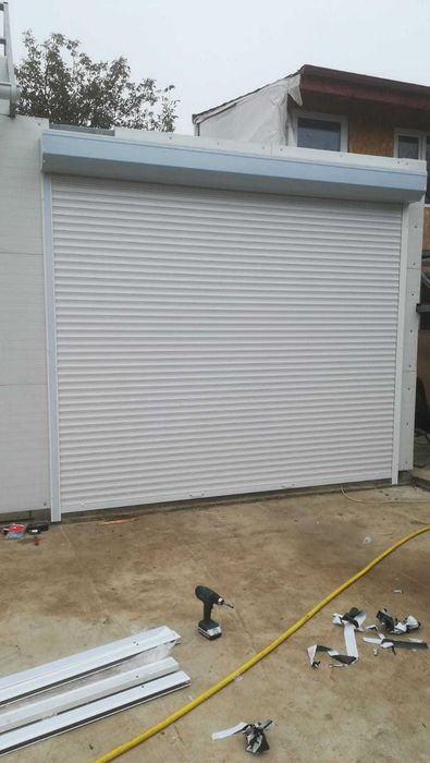 Usi de garaj lamele aluminiu 55 mm si 77 mm