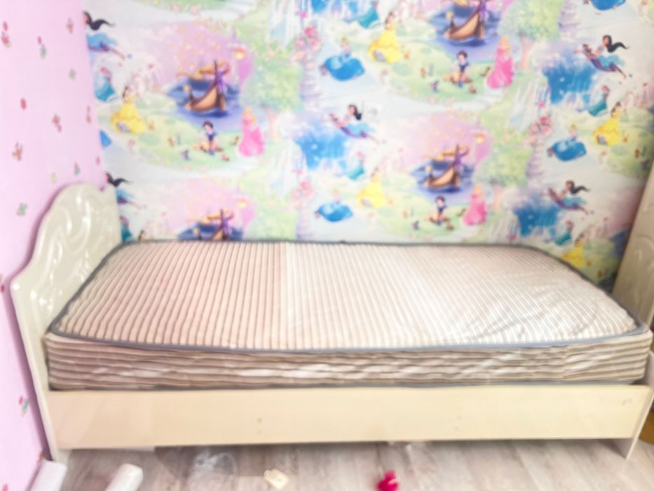 Кровать красивый