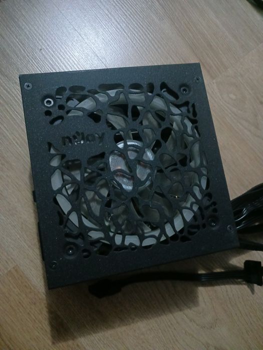 Vând sursa pc Njoy Freya 600w RGB-stare excelenta