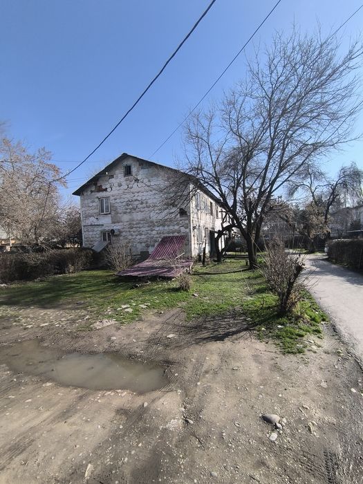 2 х комнатную квартиру Сергели Спутнике 9.  в деревянном доме 1/2