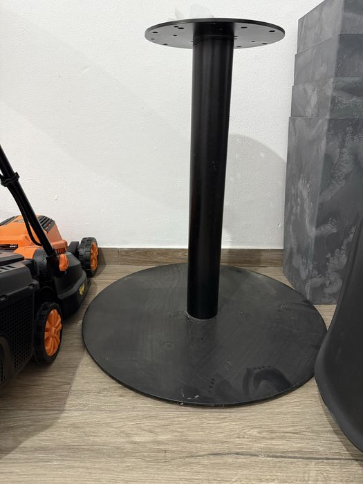 Масивна основа за маса