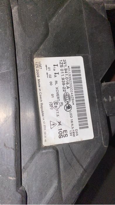 Far dreapta bixenon si led Skoda Superb 3