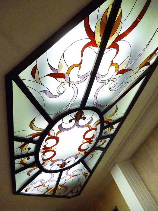 Reklamalar xizmati, orgsteklo vitraj turli xil dizayn va uslubda