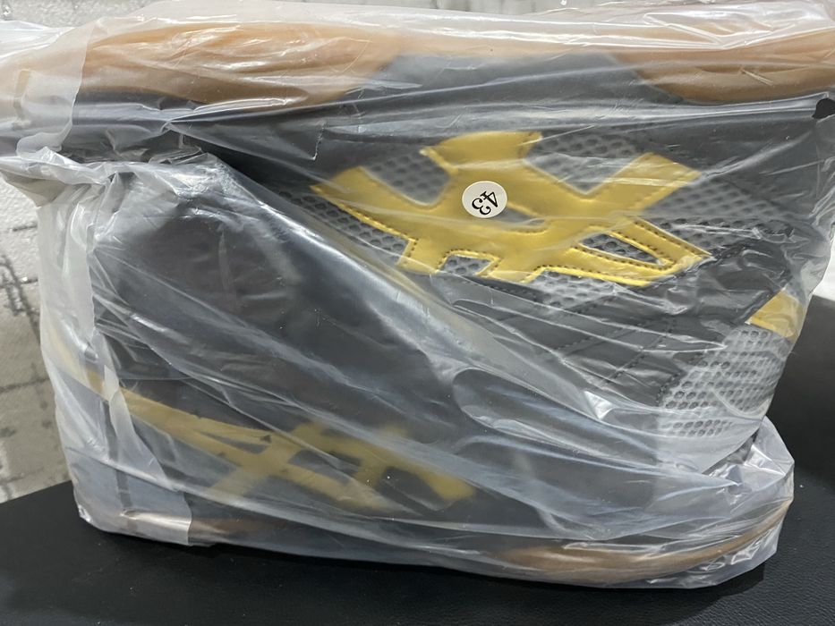 Борцовки новый . Уена 8.000 без торга.