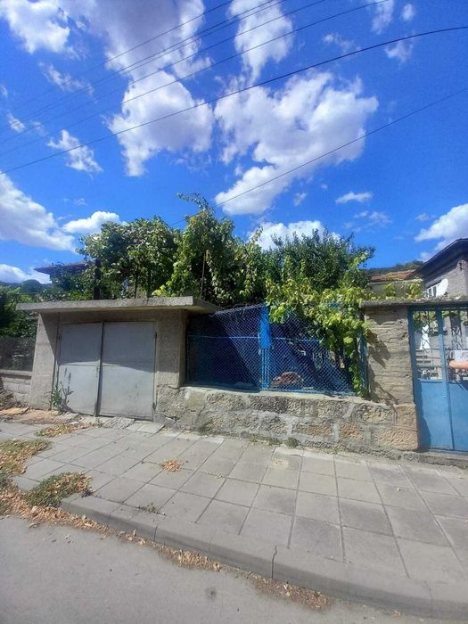 Продавам къща в гр.Провадия
