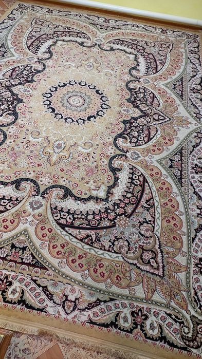 Продам в отличном состоянии шёлковый ковёр