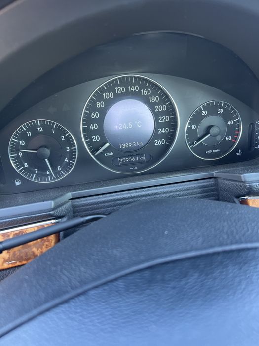 Mercedes E220, an 2004