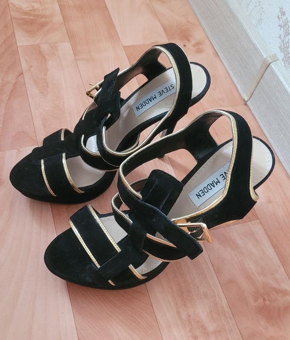 Продам красивые босоножки