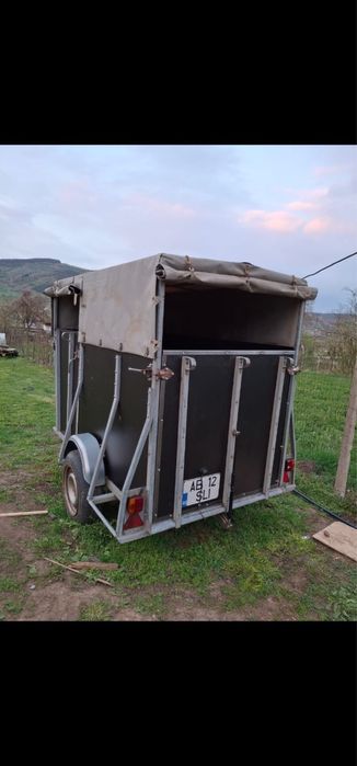 Vand remorca pentru animale