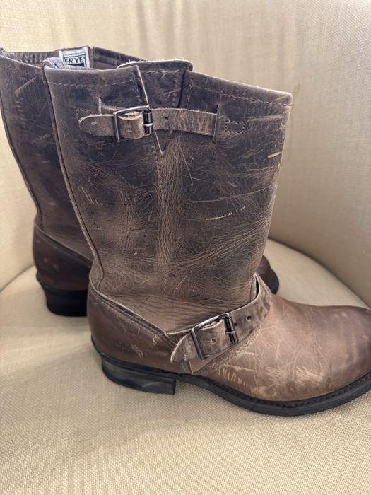 Дамски ботуши Frye