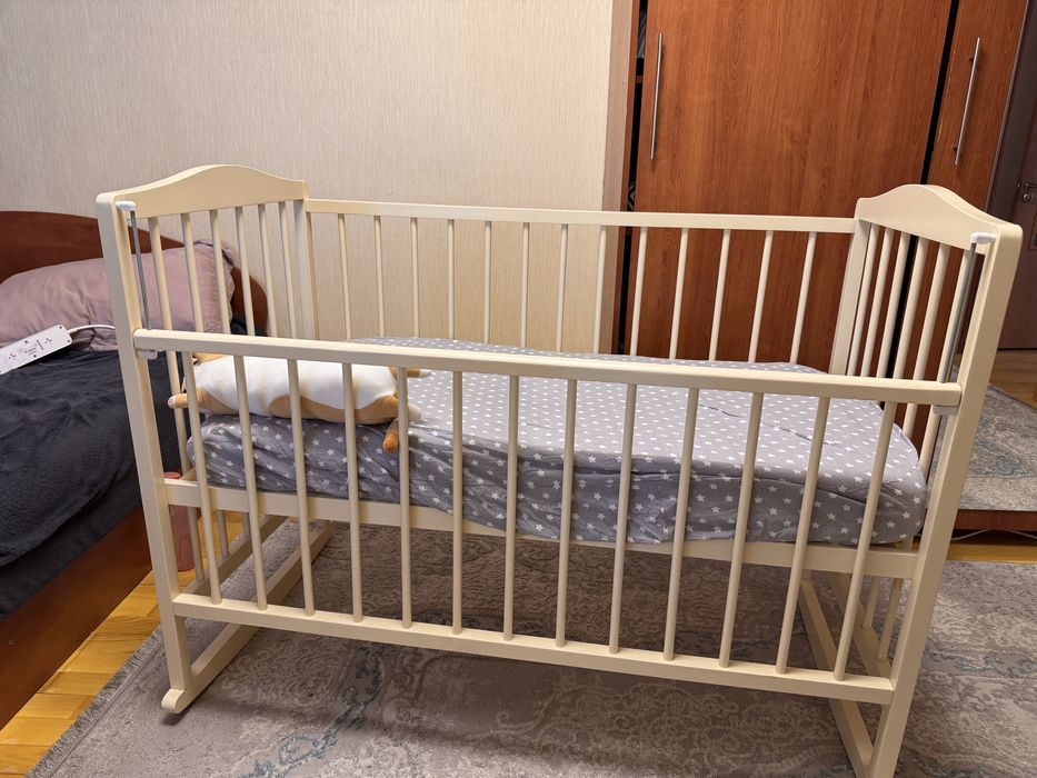 Продам детскую кроватку