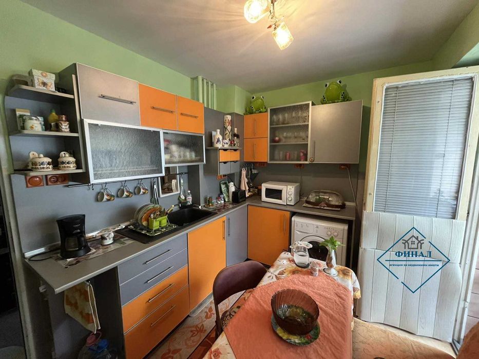 Продава се Двустаен апартамент в Шумен, Тракия - 56 кв.м за 1750 €/кв.м - Снимка #2