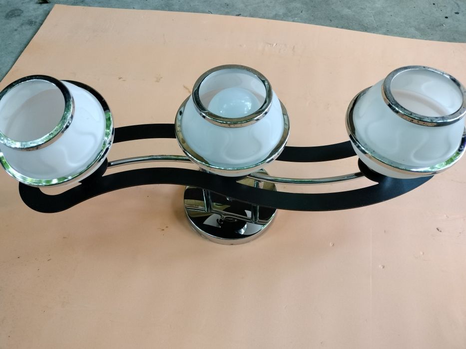 Vând lustră cu soclu fasung E 27
