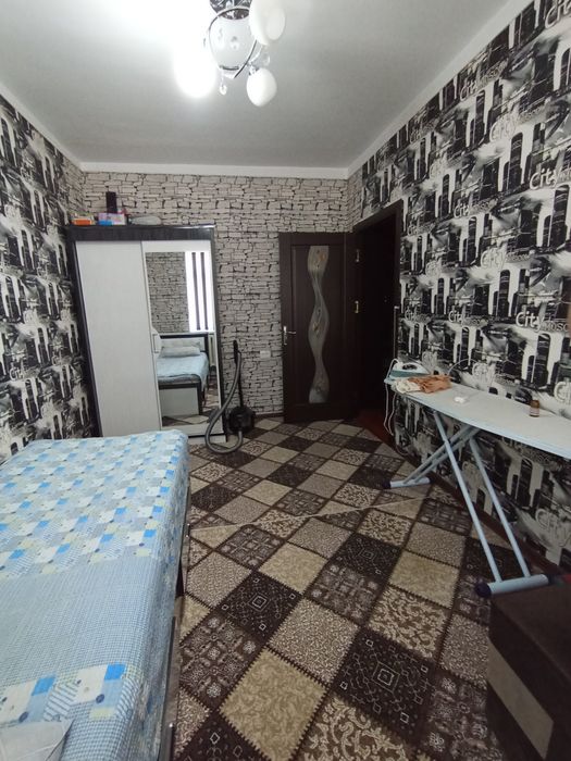 Guliston shahar Axilik maxalada 3× xonalik Dom sotiladi.