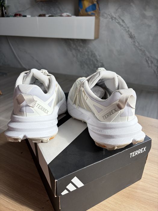 Продавам Adidas terrex