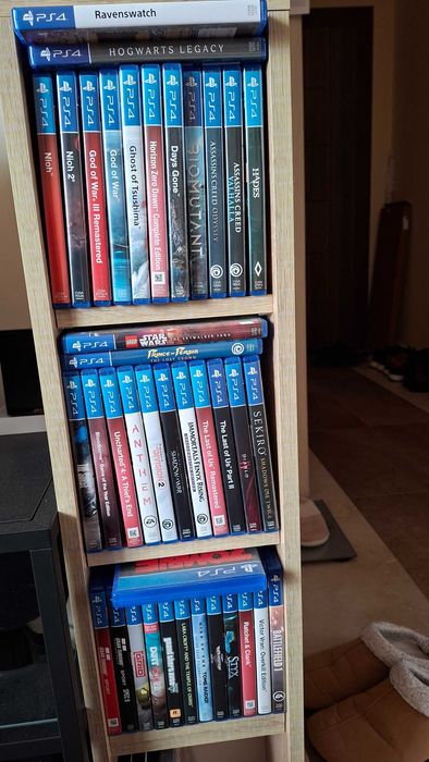 Playstation 4 1tb + 1 Джойстик + зареждане за контролер + 39 игри