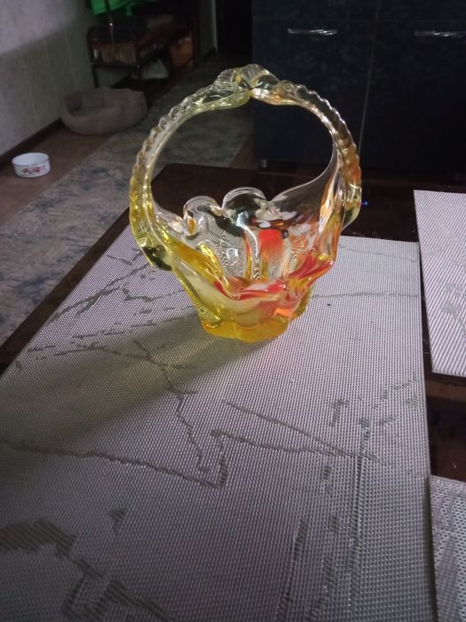 Корзинки цветного стекла