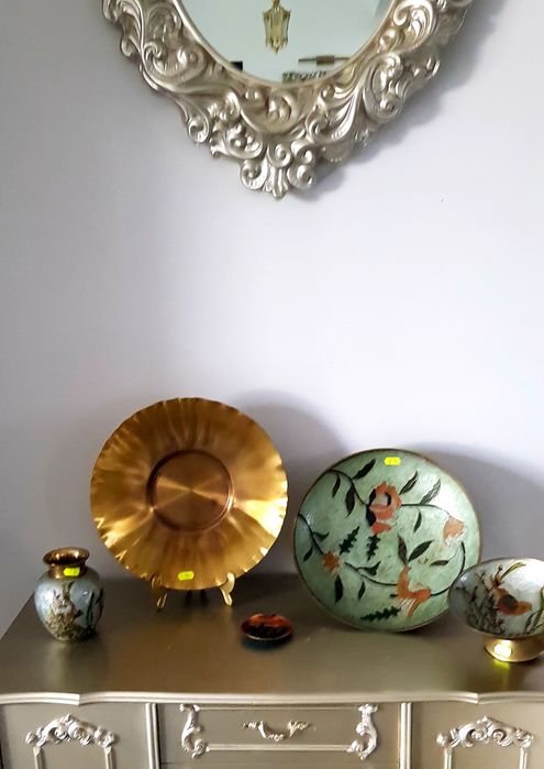 Obiecte vechi din alamă glazurata