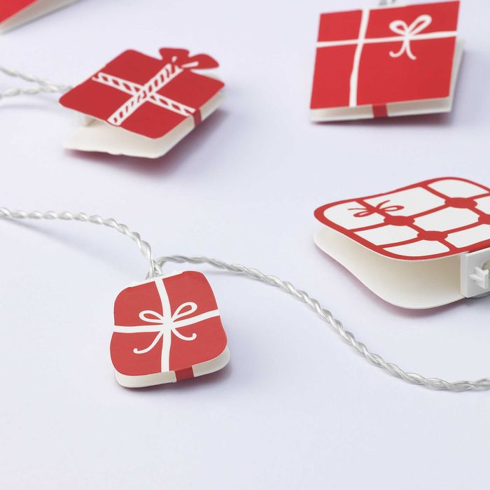 Ghirlanda led 12 becuri, cu baterii, cutie cadou