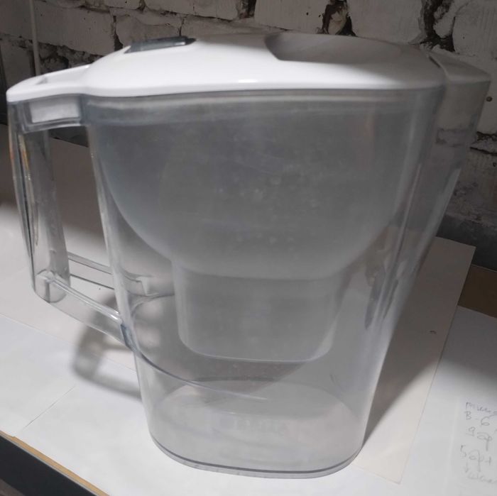 Порцеланови чинии ,Чаши-порцелан,Метална поставка-прибори,кантар,Brita