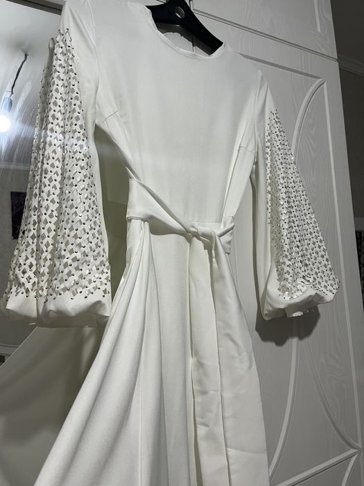 Белое платье