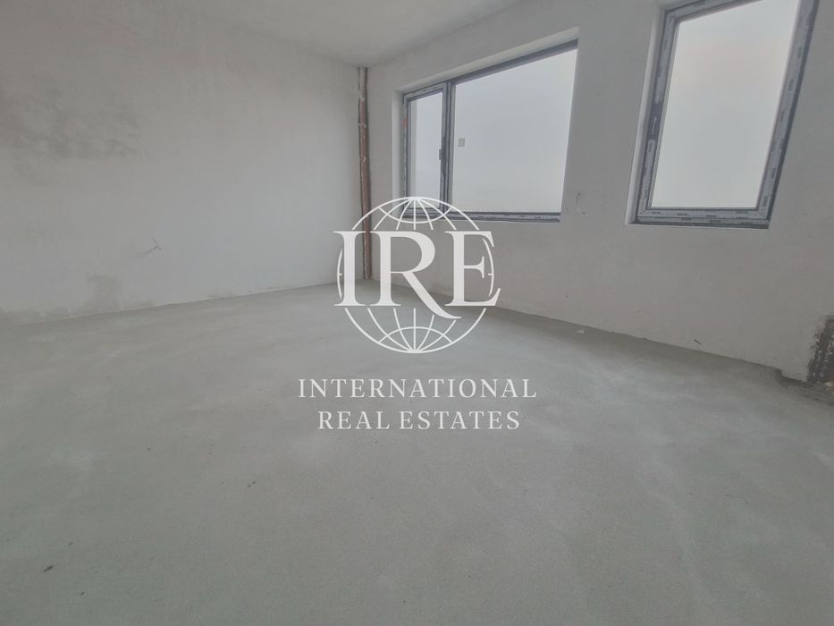 Нова двуетажна къща с впечатляваща панорамна гледка към езерото и гра