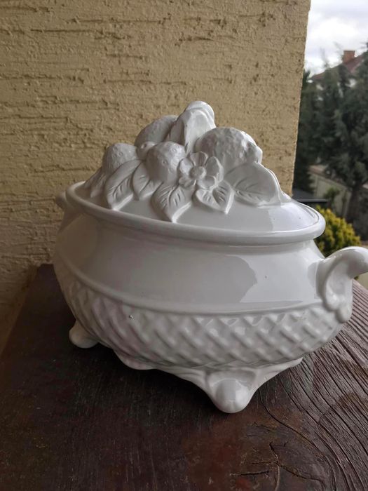 Красив терин в бяло