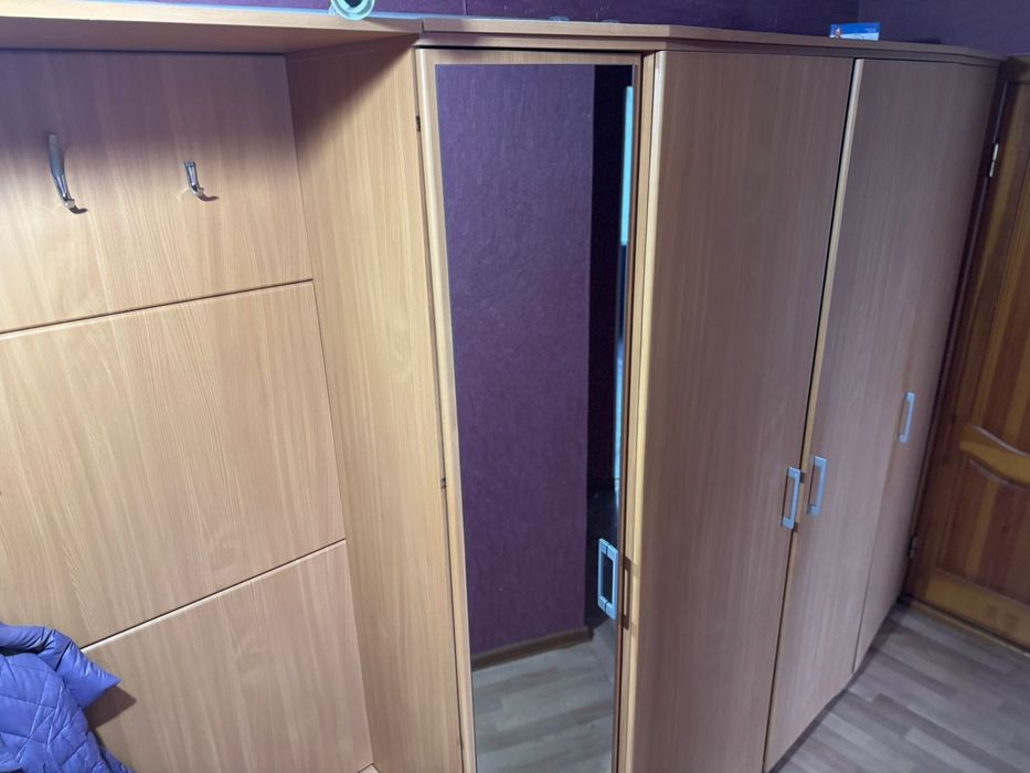 Прихожая со шкафом