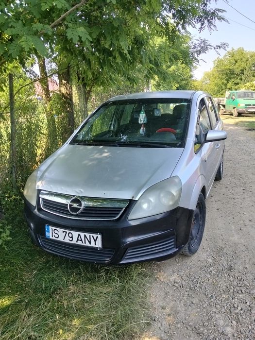 Vând Opel Zafira